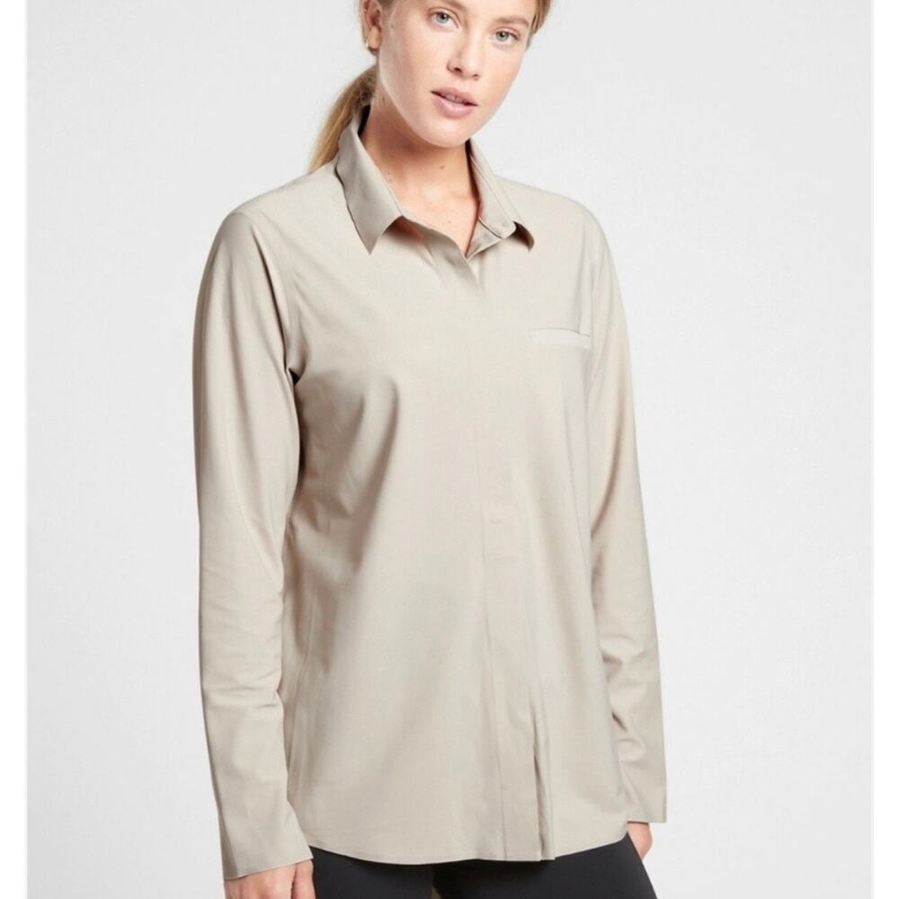 Athleta Urbanite Long Sleeve Button Down Relax Fit Performance Top